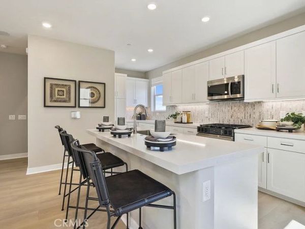 26832 Serif Place, Valencia, CA 91381