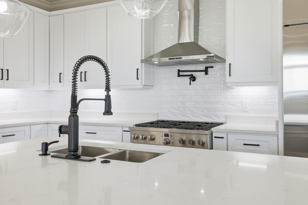 145 Oak Bay Dr. Photo 10