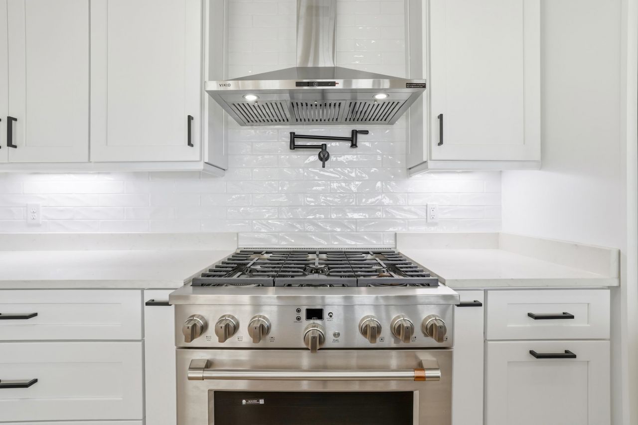 145 Oak Bay Dr. Photo 11