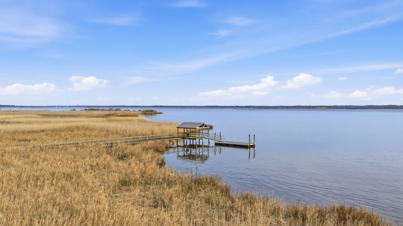 145 Oak Bay Dr. Photo 40