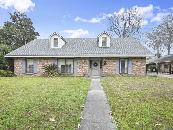 1090 Colonial Dr, Baton Rouge, LA 70806