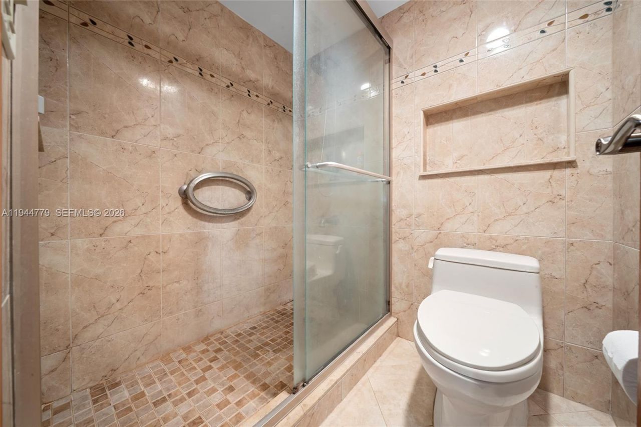 19432 NE 26th Ave, Unit 92D, Miami, FL 33180 Photo