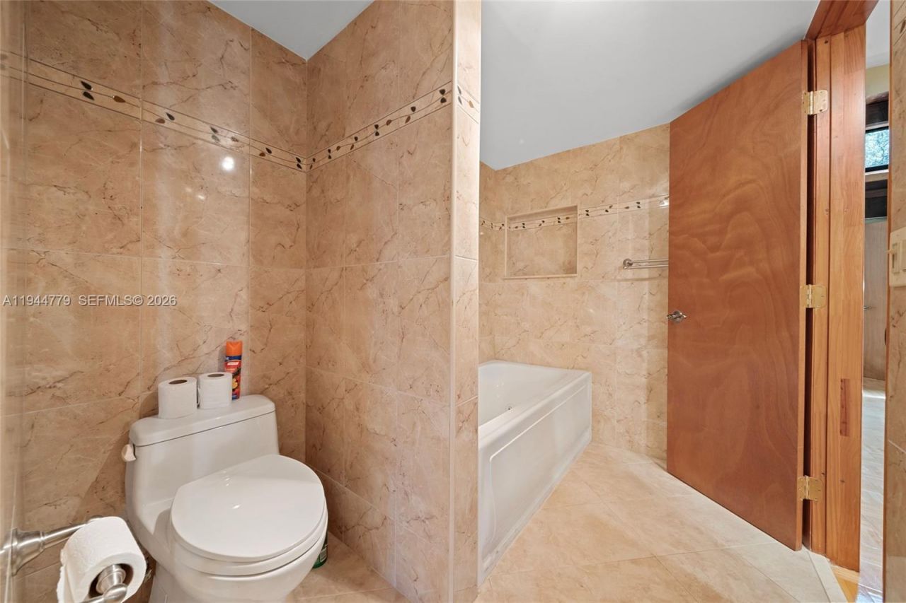 19432 NE 26th Ave, Unit 92D, Miami, FL 33180 Photo