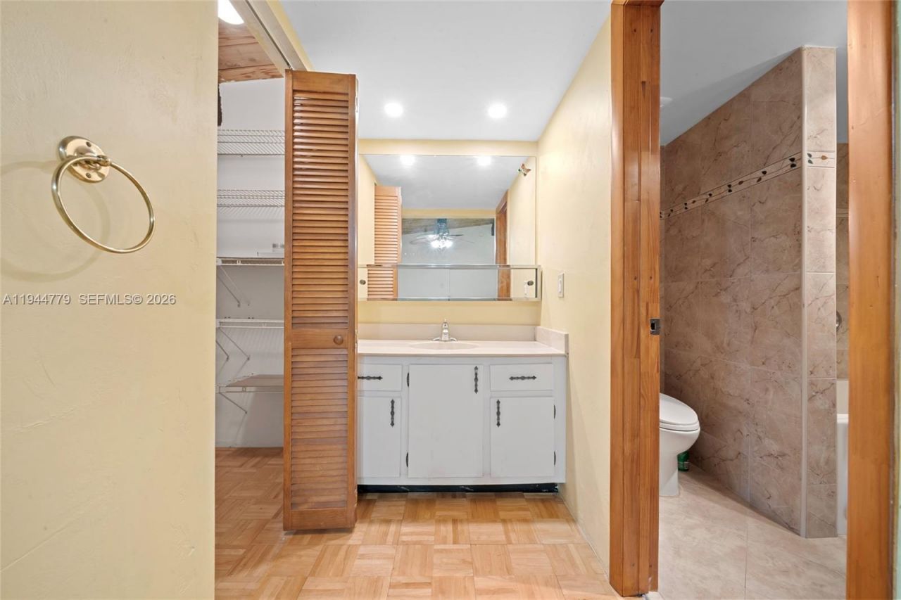 19432 NE 26th Ave, Unit 92D, Miami, FL 33180 Photo