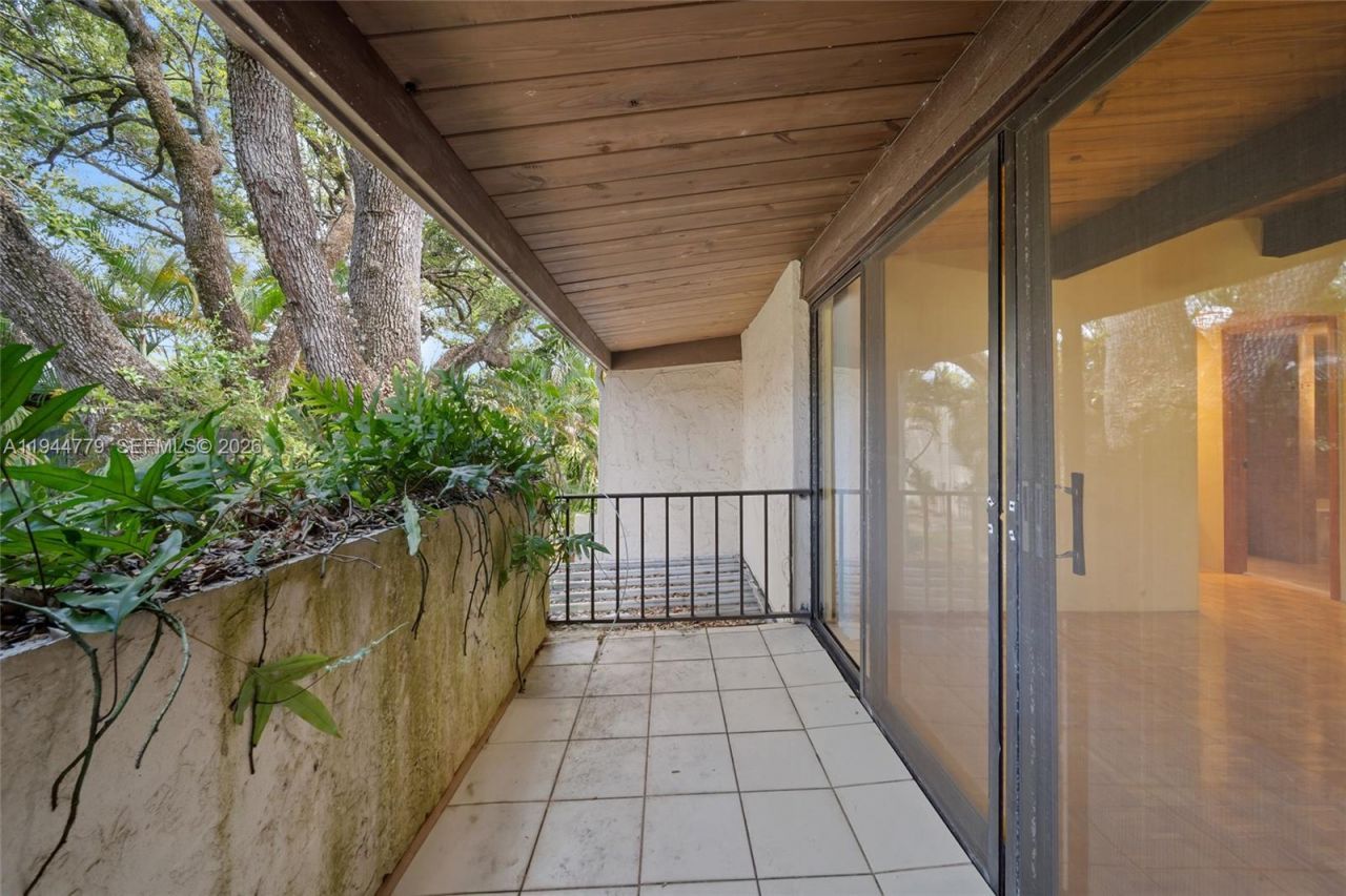 19432 NE 26th Ave, Unit 92D, Miami, FL 33180 Photo