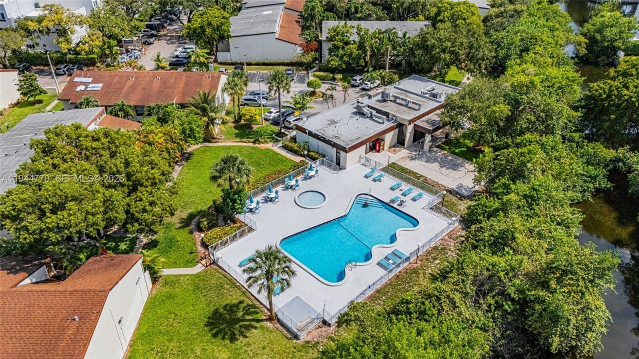 19432 NE 26th Ave, Unit 92D, Miami, FL 33180 Photo