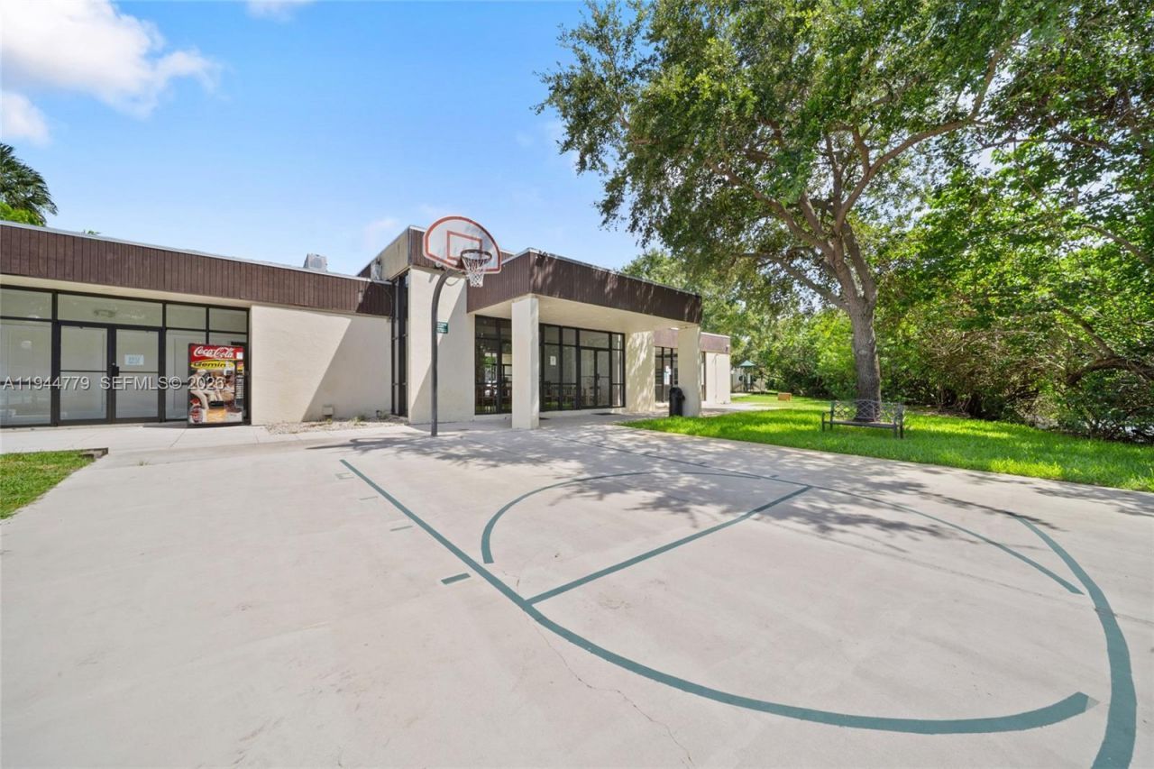 19432 NE 26th Ave, Unit 92D, Miami, FL 33180 Photo