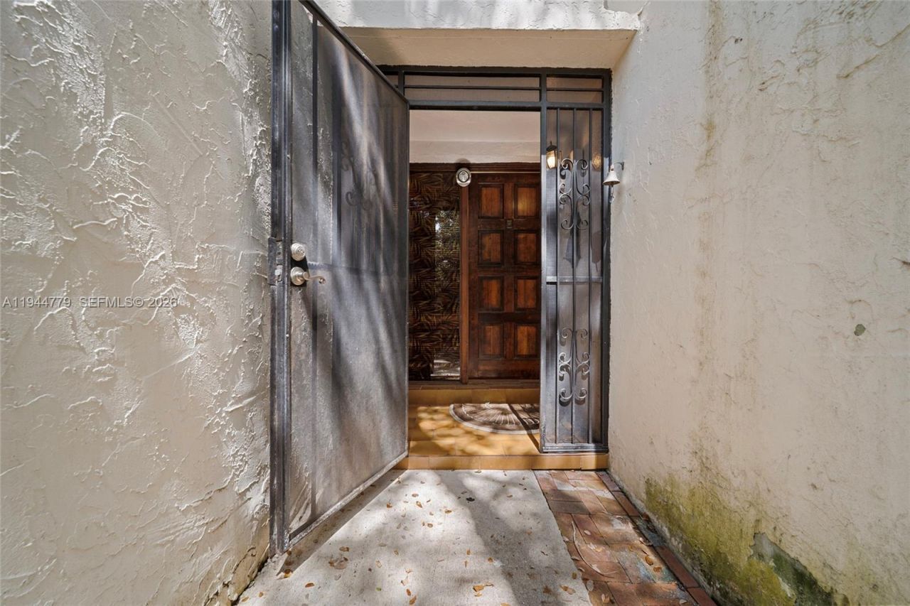 19432 NE 26th Ave, Unit 92D, Miami, FL 33180 Photo