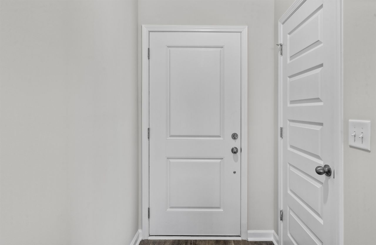 528 Havasu St. Photo 8