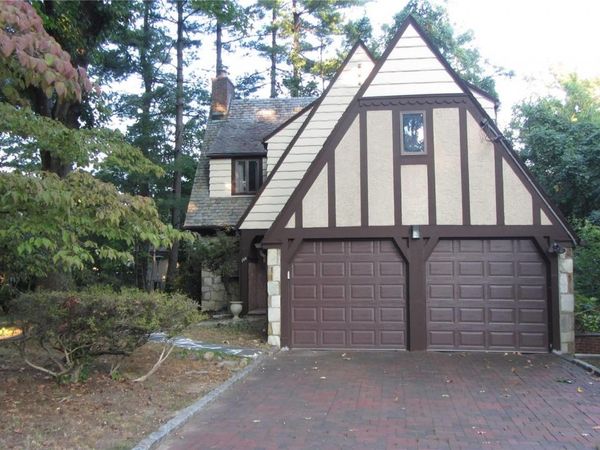 100 Hicks Lane, Great Neck, NY 11024