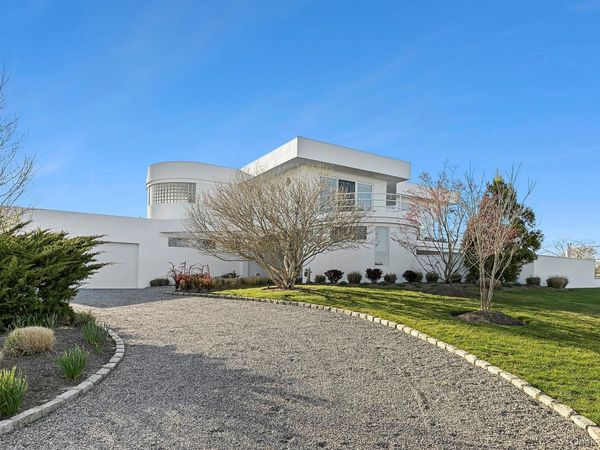 3 Old Meadow Bend, Westhampton Beach, NY 11978