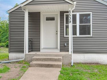 5539 NW Adrian Avenue, Houston Lake, MO 64151