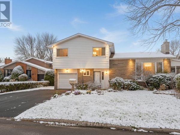 2221 Circle Place, Ottawa, ON K1G3E2