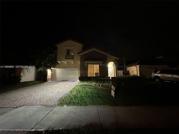 8836 SW 221 TERR , Miami, FL 33190