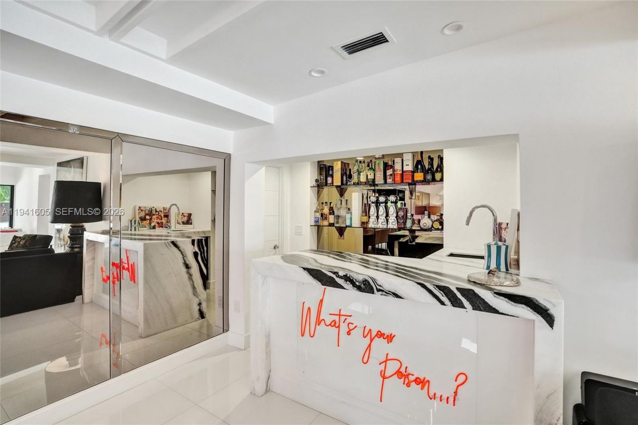 19130 NE 21st Ave, North Miami Beach, FL 33179 Photo