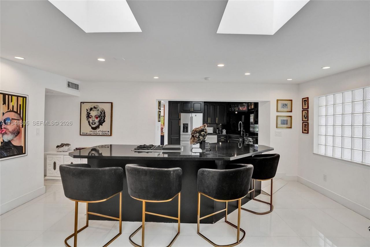 19130 NE 21st Ave, North Miami Beach, FL 33179 Photo