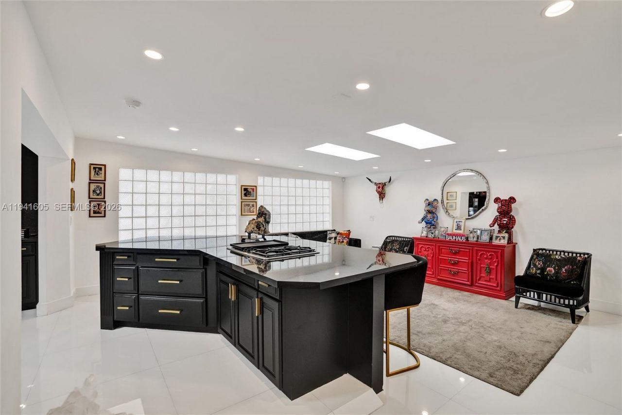 19130 NE 21st Ave, North Miami Beach, FL 33179 Photo