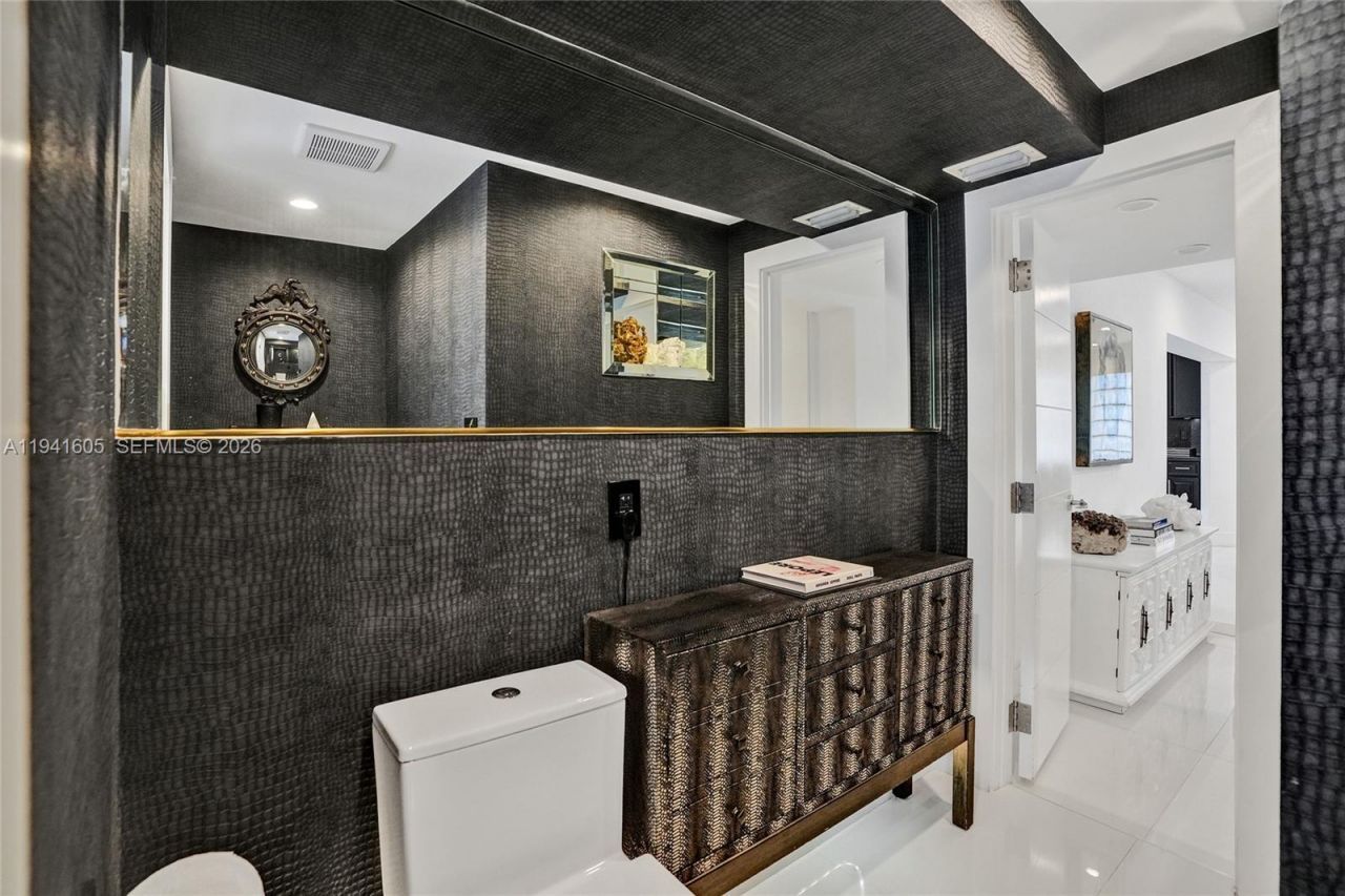 19130 NE 21st Ave, North Miami Beach, FL 33179 Photo