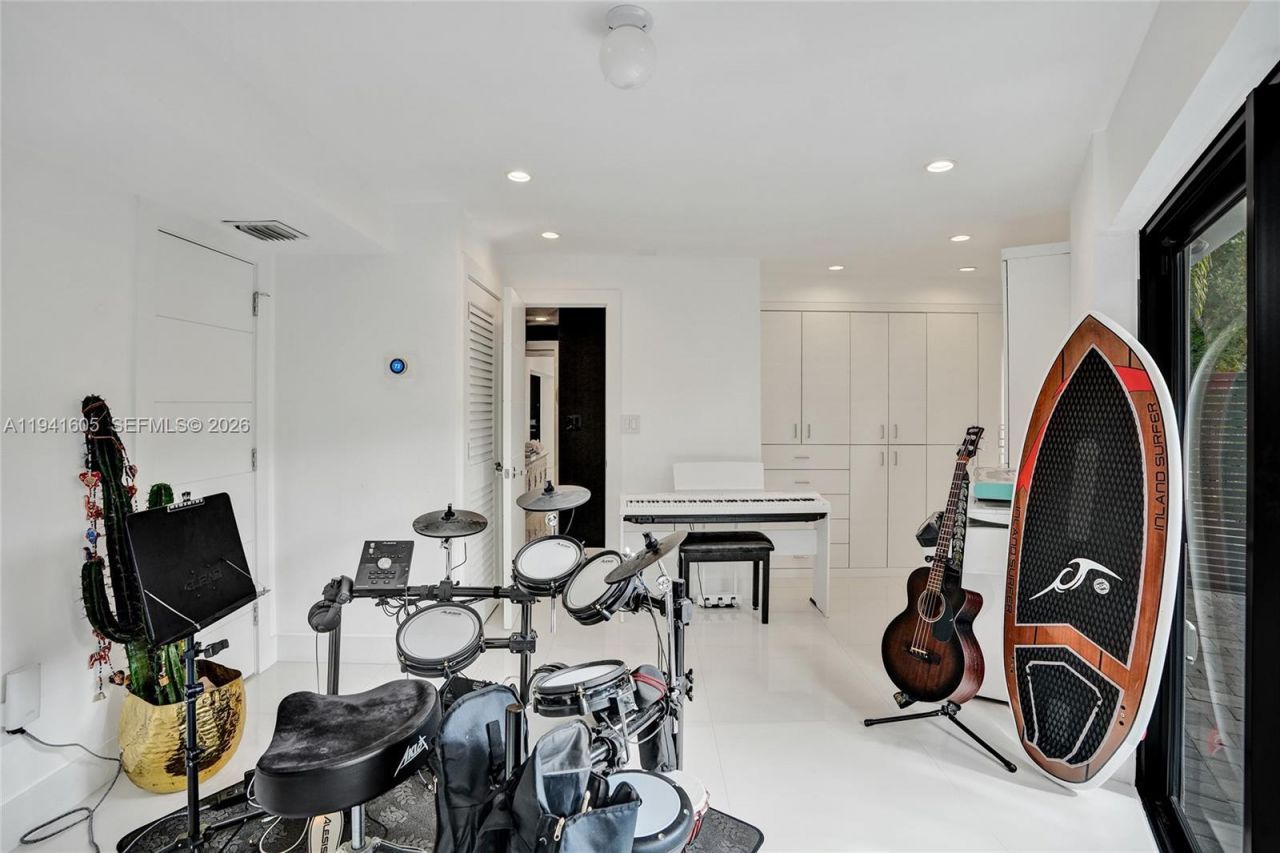 19130 NE 21st Ave, North Miami Beach, FL 33179 Photo