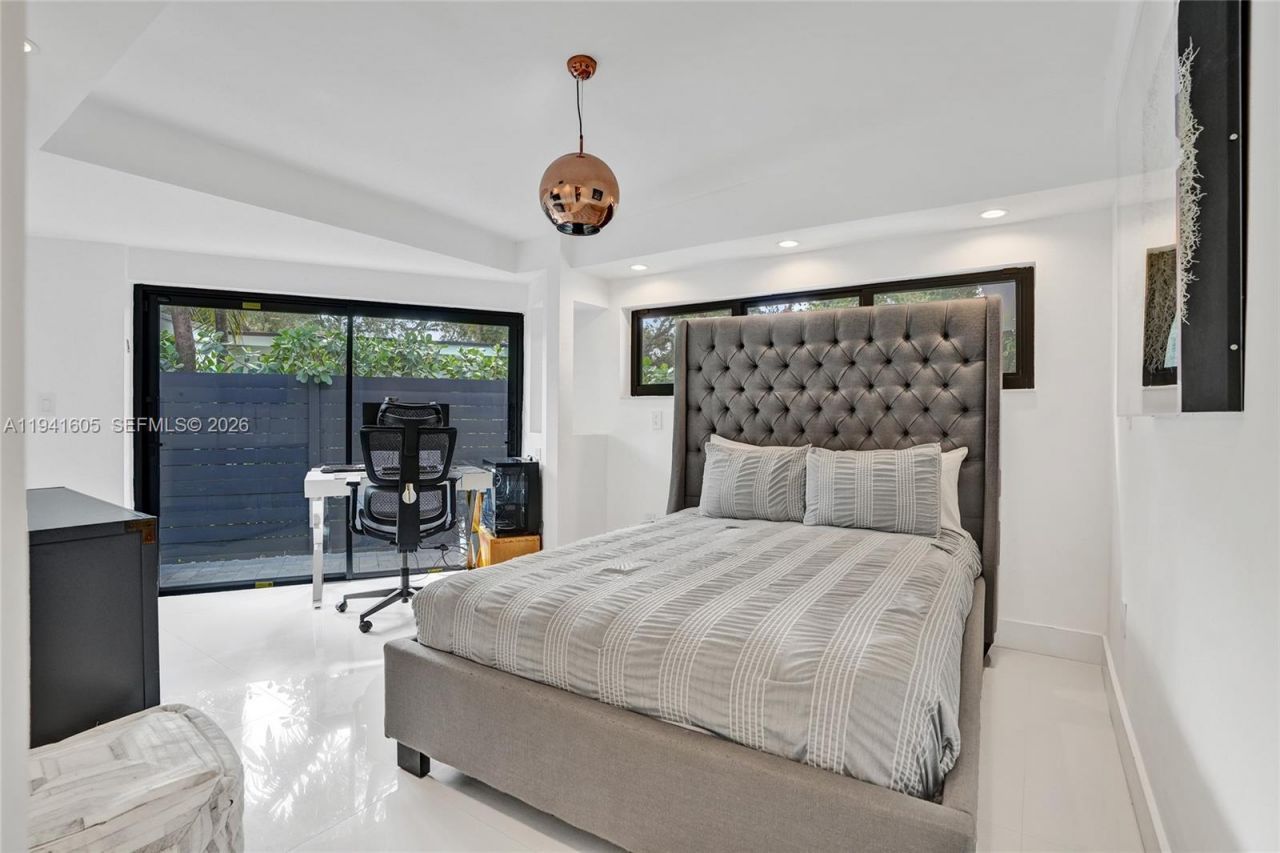 19130 NE 21st Ave, North Miami Beach, FL 33179 Photo