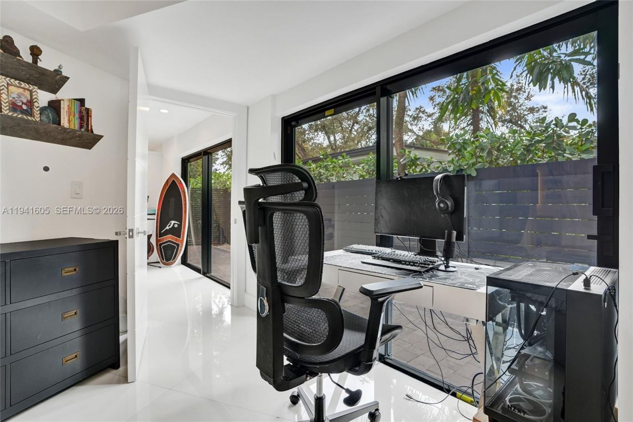 19130 NE 21st Ave, North Miami Beach, FL 33179 Photo