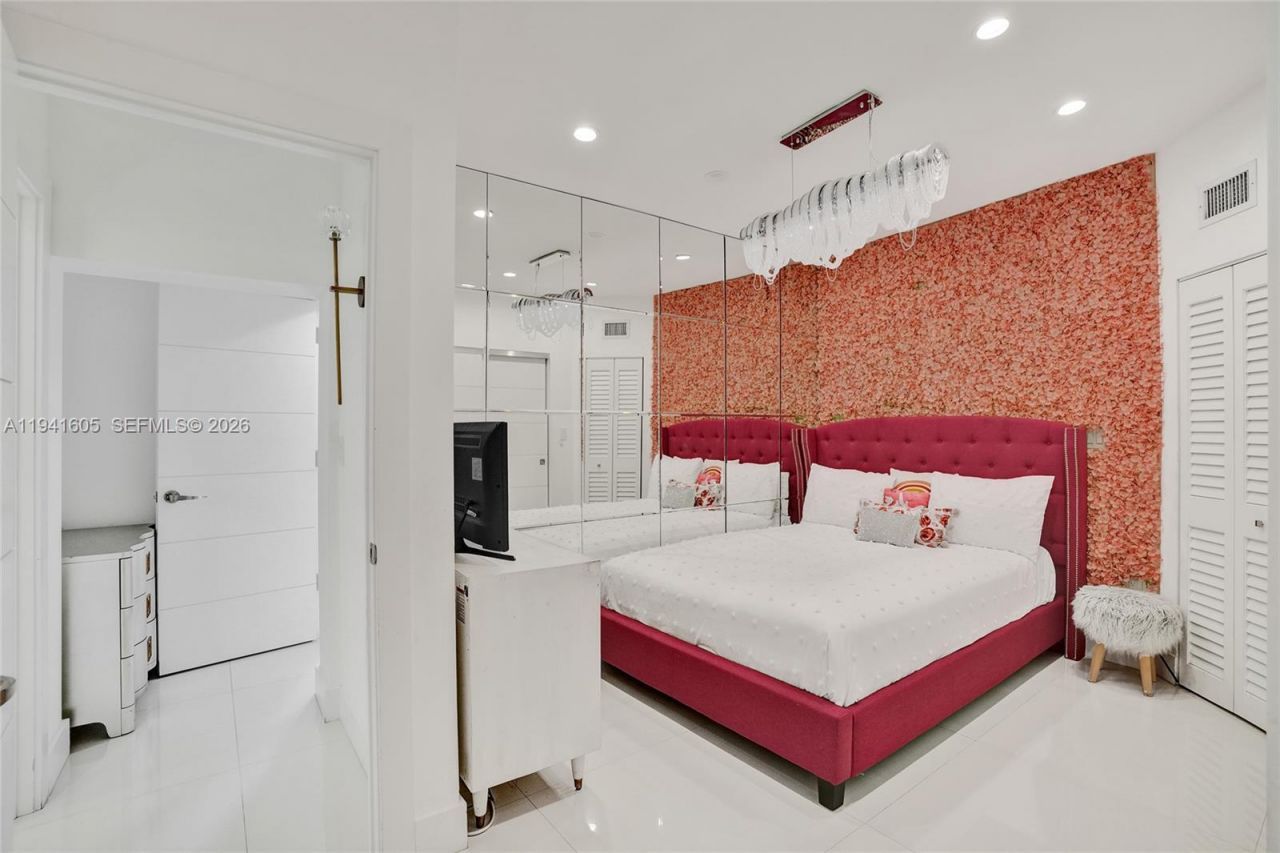 19130 NE 21st Ave, North Miami Beach, FL 33179 Photo