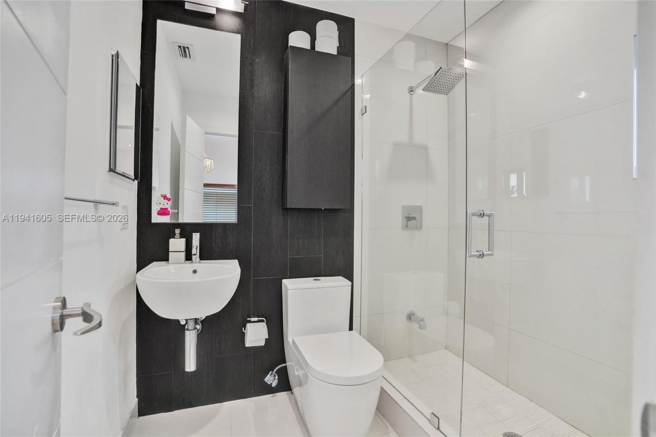 19130 NE 21st Ave, North Miami Beach, FL 33179 Photo