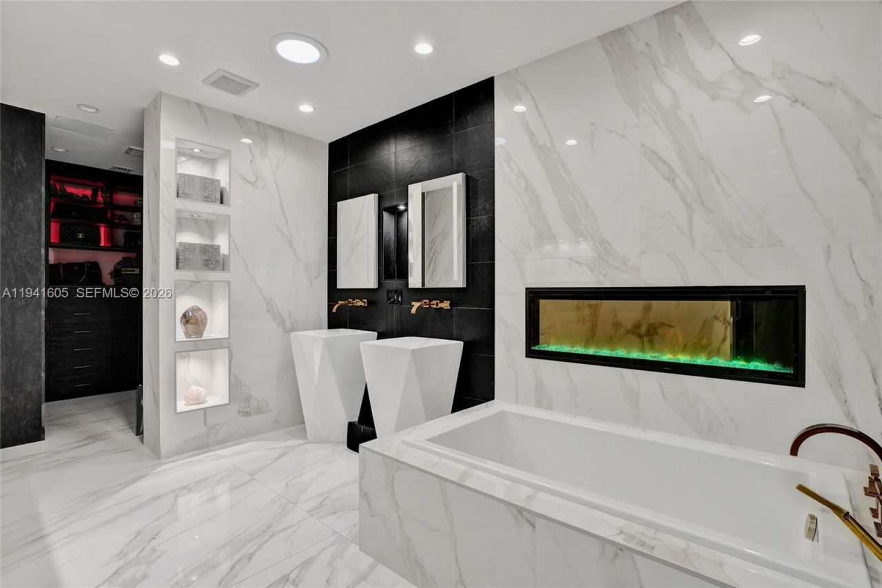 19130 NE 21st Ave, North Miami Beach, FL 33179 Photo