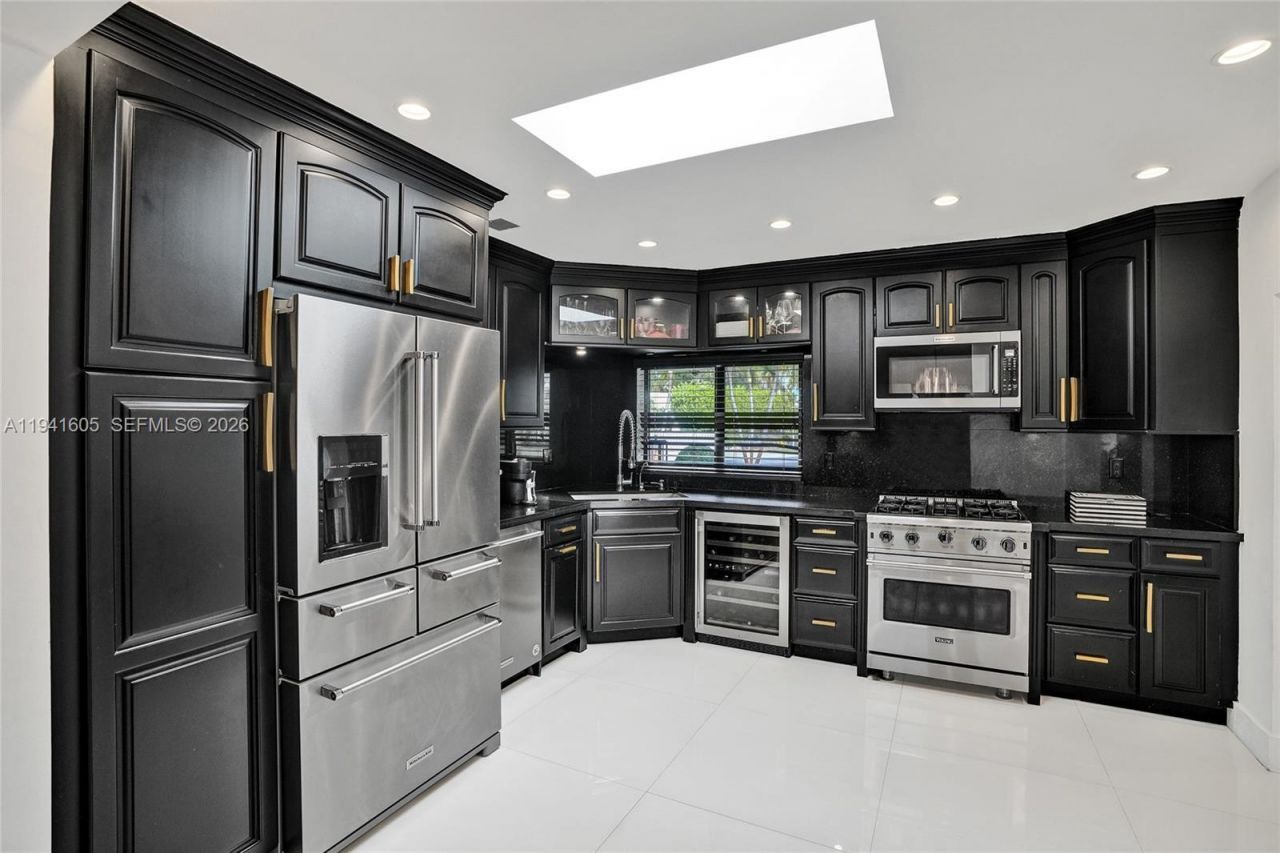 19130 NE 21st Ave, North Miami Beach, FL 33179 Photo