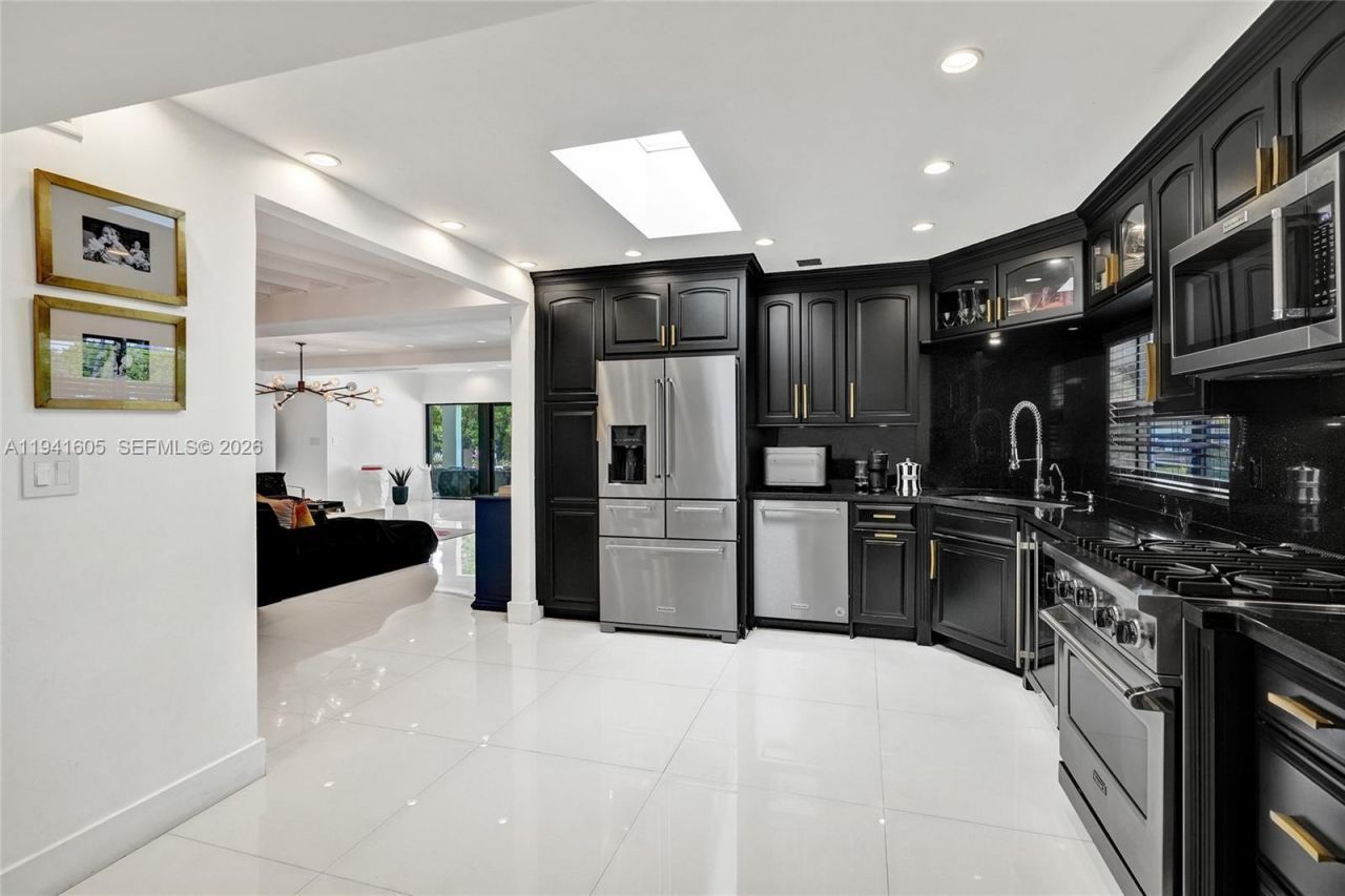 19130 NE 21st Ave, North Miami Beach, FL 33179 Photo