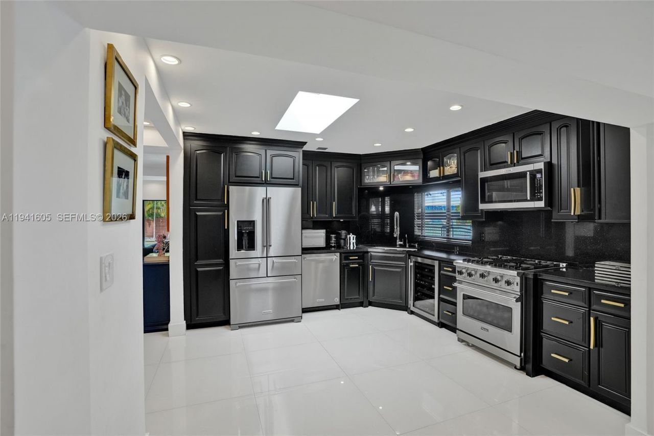 19130 NE 21st Ave, North Miami Beach, FL 33179 Photo