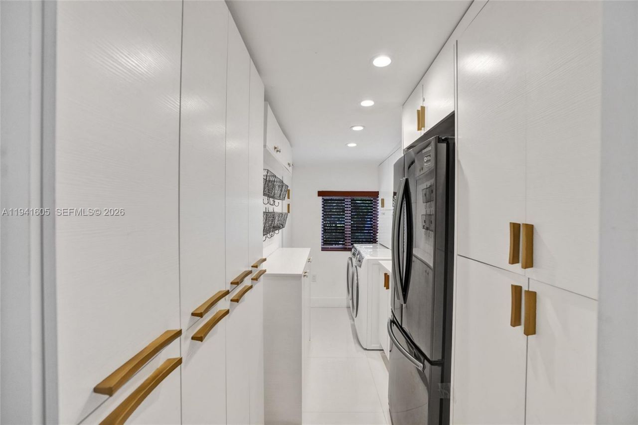 19130 NE 21st Ave, North Miami Beach, FL 33179 Photo