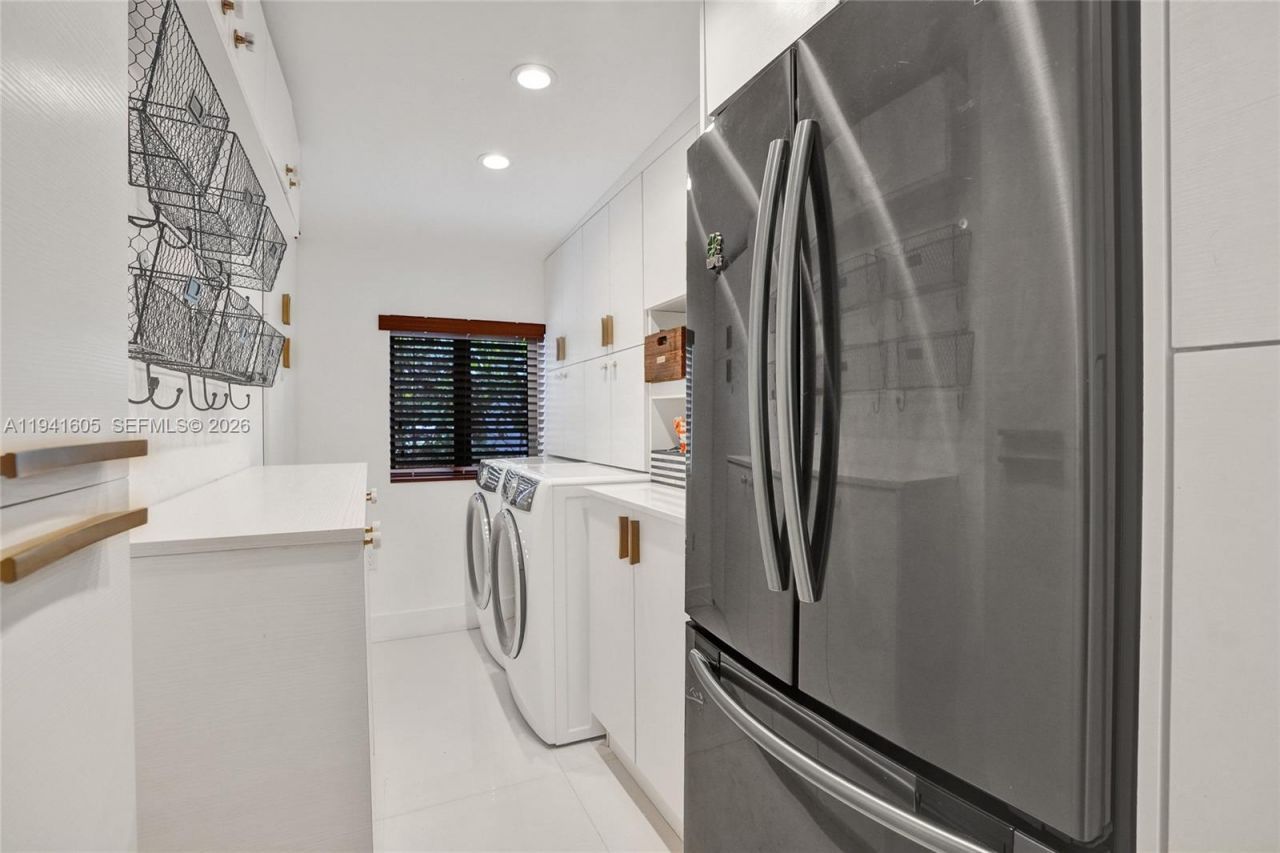 19130 NE 21st Ave, North Miami Beach, FL 33179 Photo