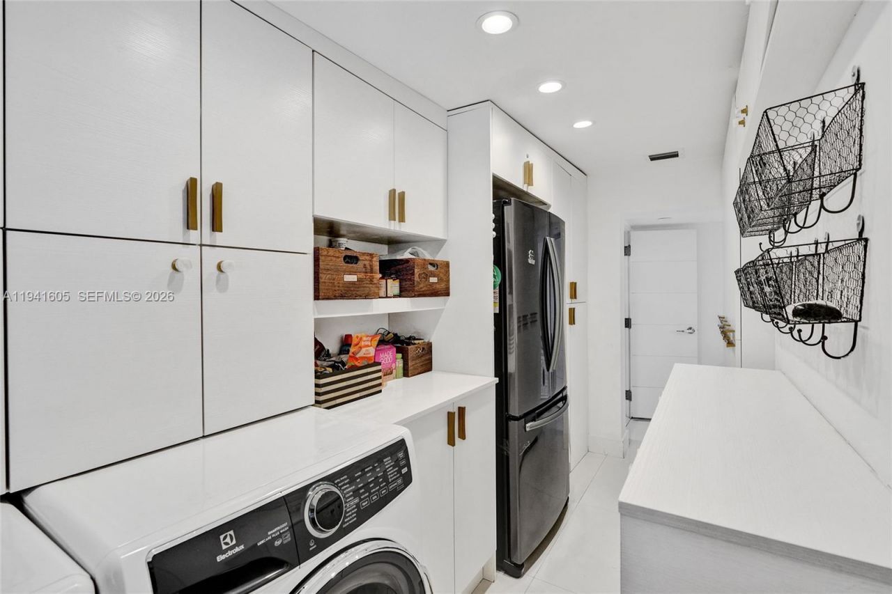 19130 NE 21st Ave, North Miami Beach, FL 33179 Photo