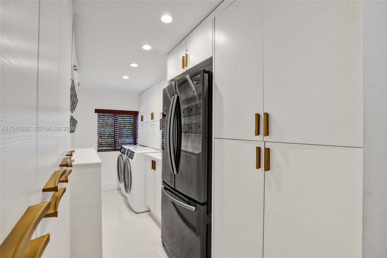 19130 NE 21st Ave, North Miami Beach, FL 33179 Photo