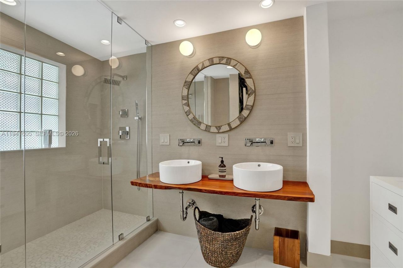 19130 NE 21st Ave, North Miami Beach, FL 33179 Photo