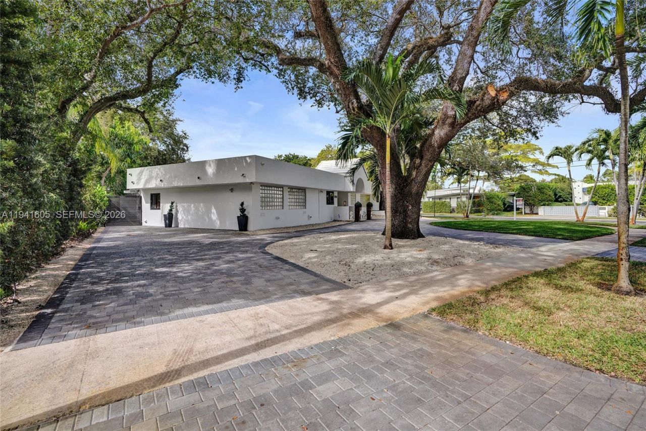 19130 NE 21st Ave, North Miami Beach, FL 33179 Photo