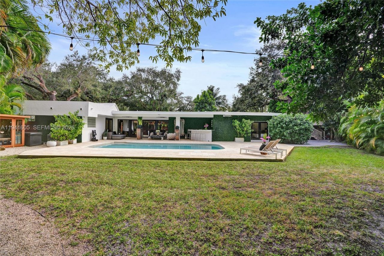 19130 NE 21st Ave, North Miami Beach, FL 33179 Photo