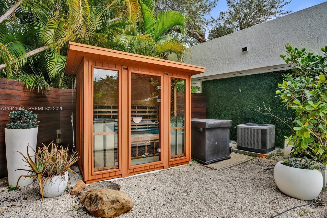 19130 NE 21st Ave, North Miami Beach, FL 33179 Photo