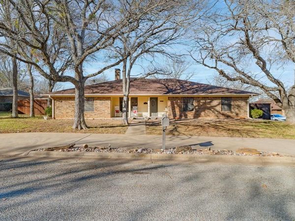 1511 Oak Forest Drive, Graham, TX 76450