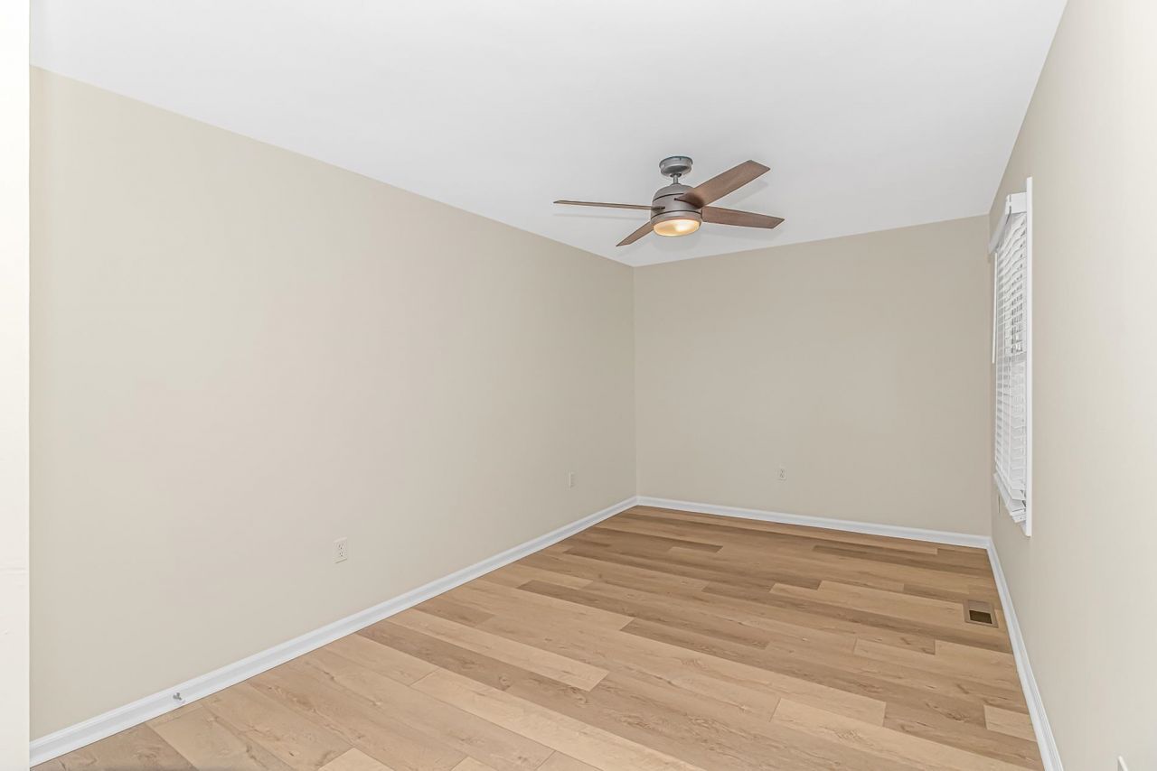 313 N Poplar Dr. Photo 16