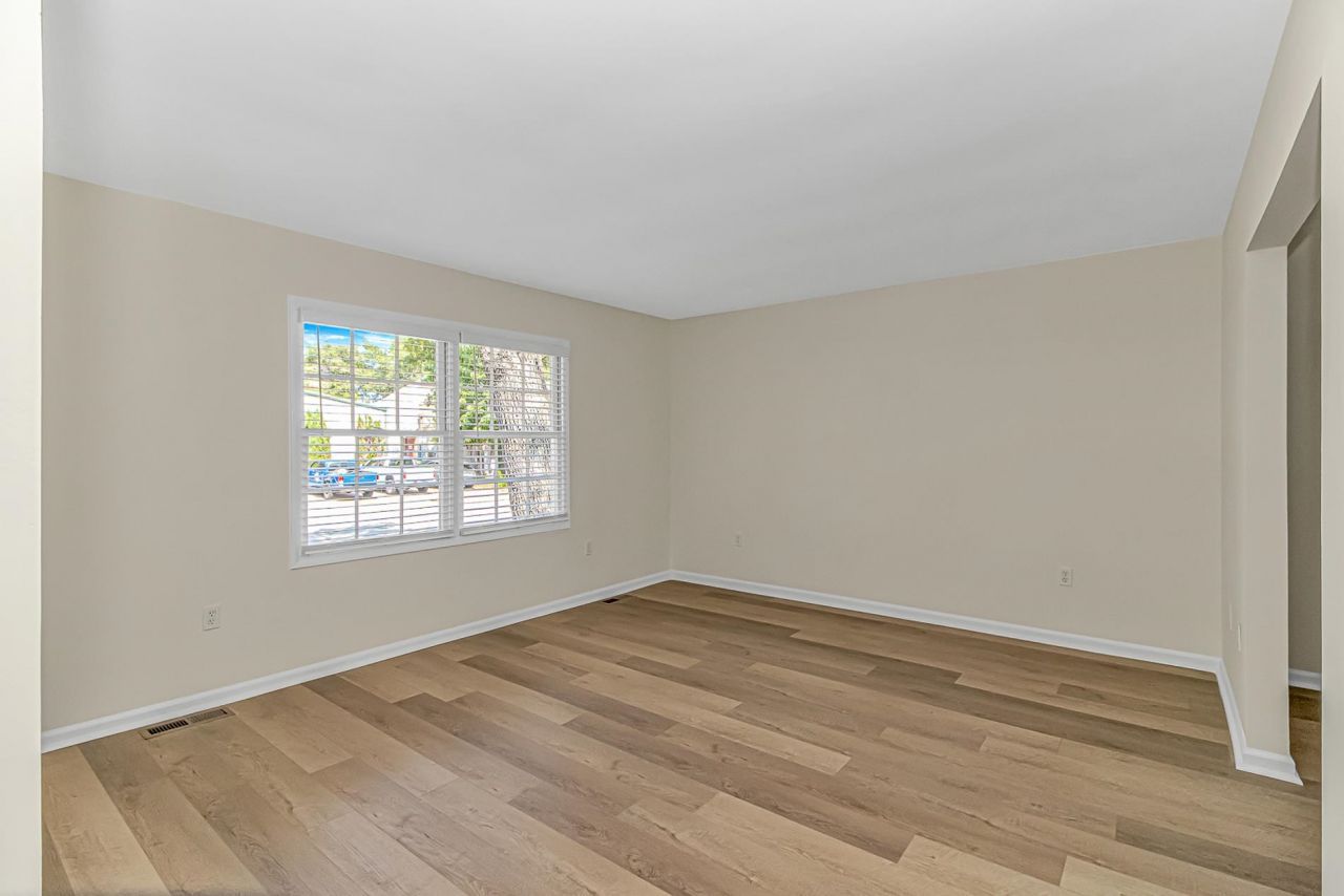 313 N Poplar Dr. Photo 9