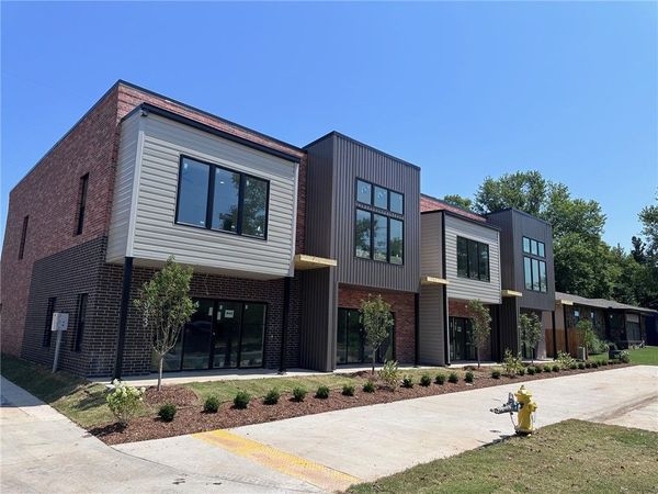 949 SE 10th Street , Bentonville, AR 72712