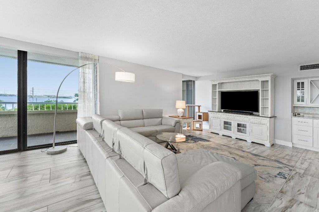 5280 N Ocean Drive, Unit 1e, Singer Island, FL 33404 Photo