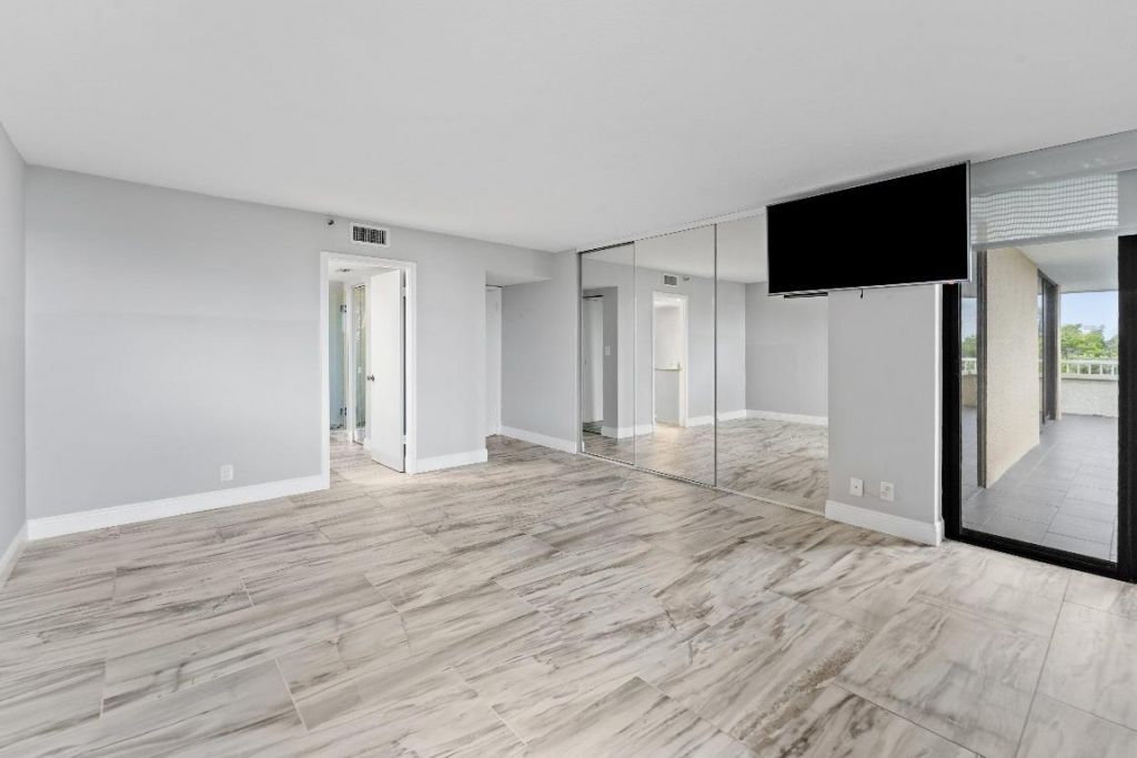 5280 N Ocean Drive, Unit 1e, Singer Island, FL 33404 Photo