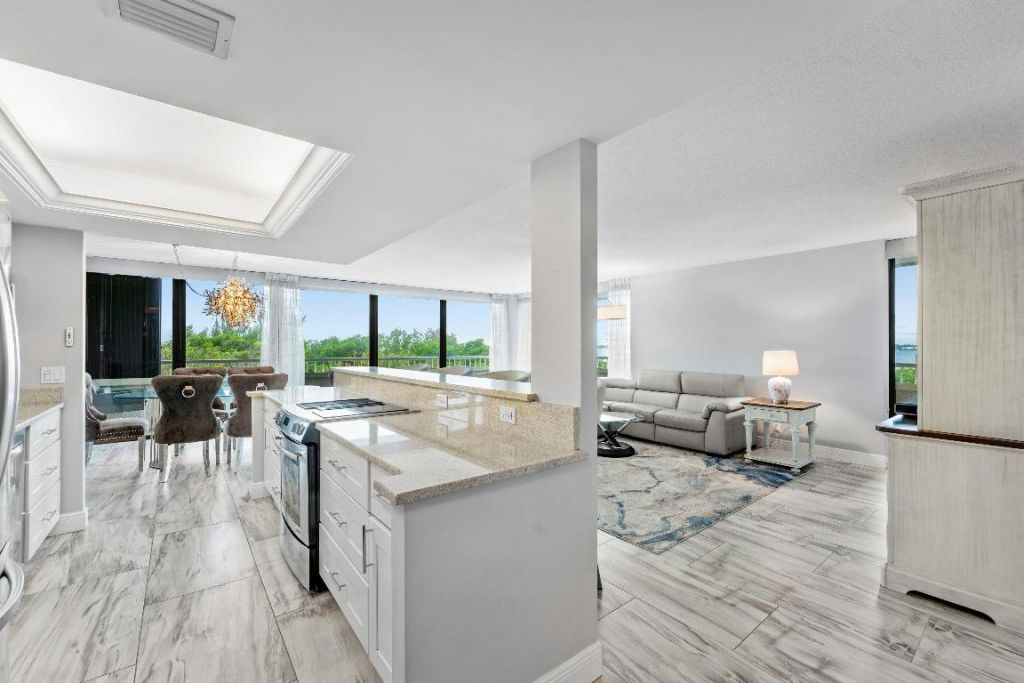 5280 N Ocean Drive, Unit 1e, Singer Island, FL 33404 Photo