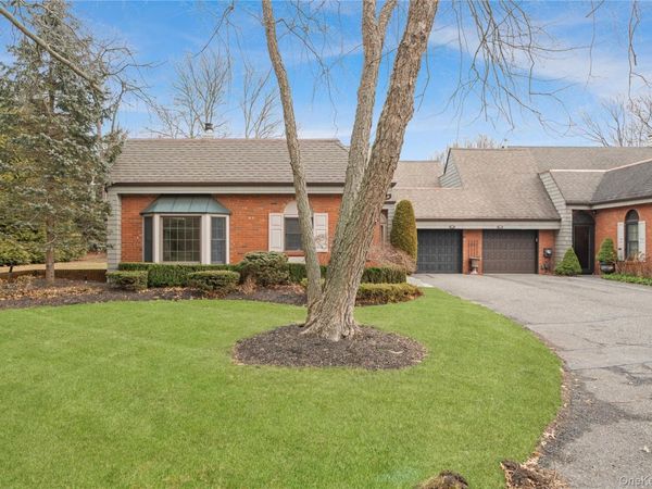 31 Admirals Drive E, Bay Shore, NY 11706