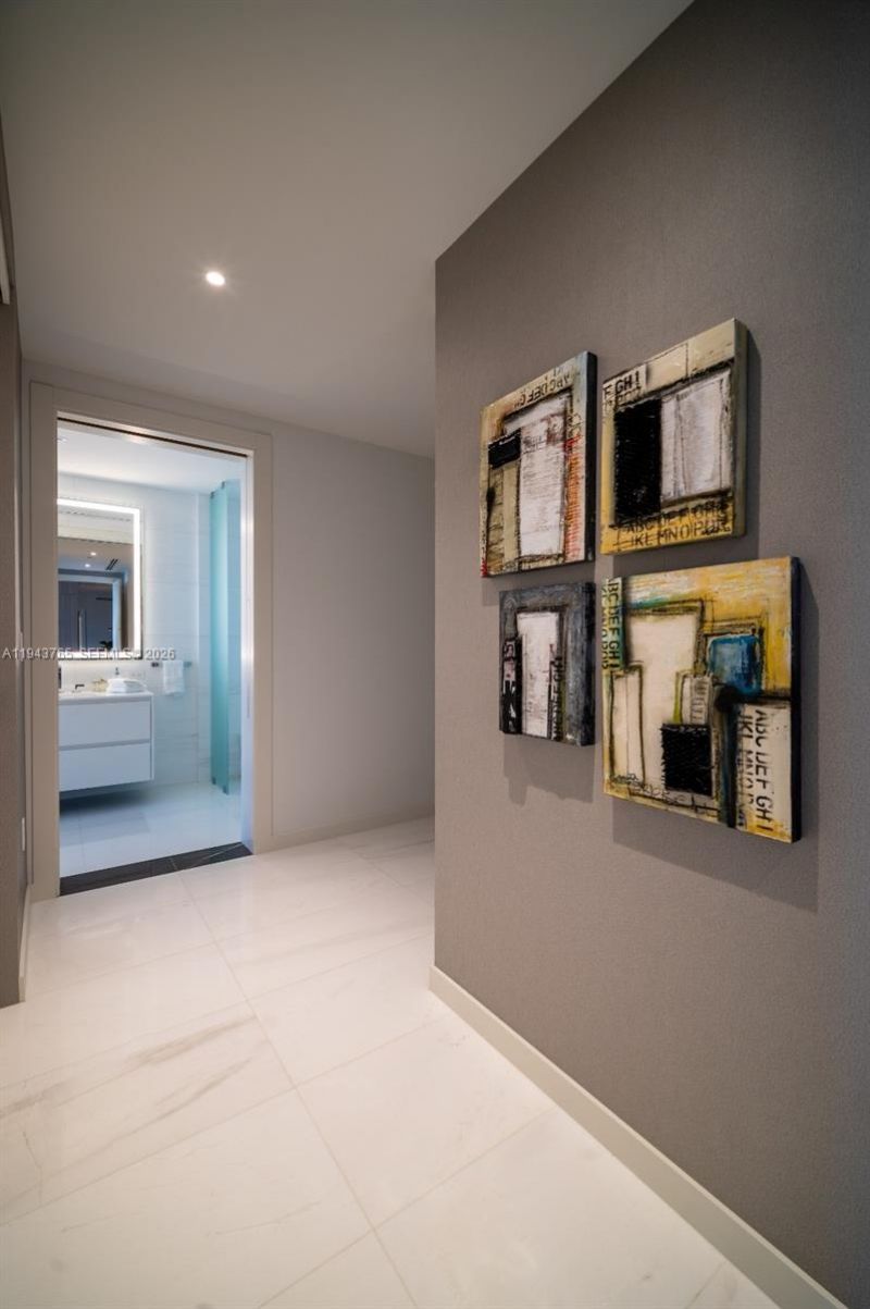 300 Biscayne Blvd Way, Unit 3403, Miami, FL 33131 Photo