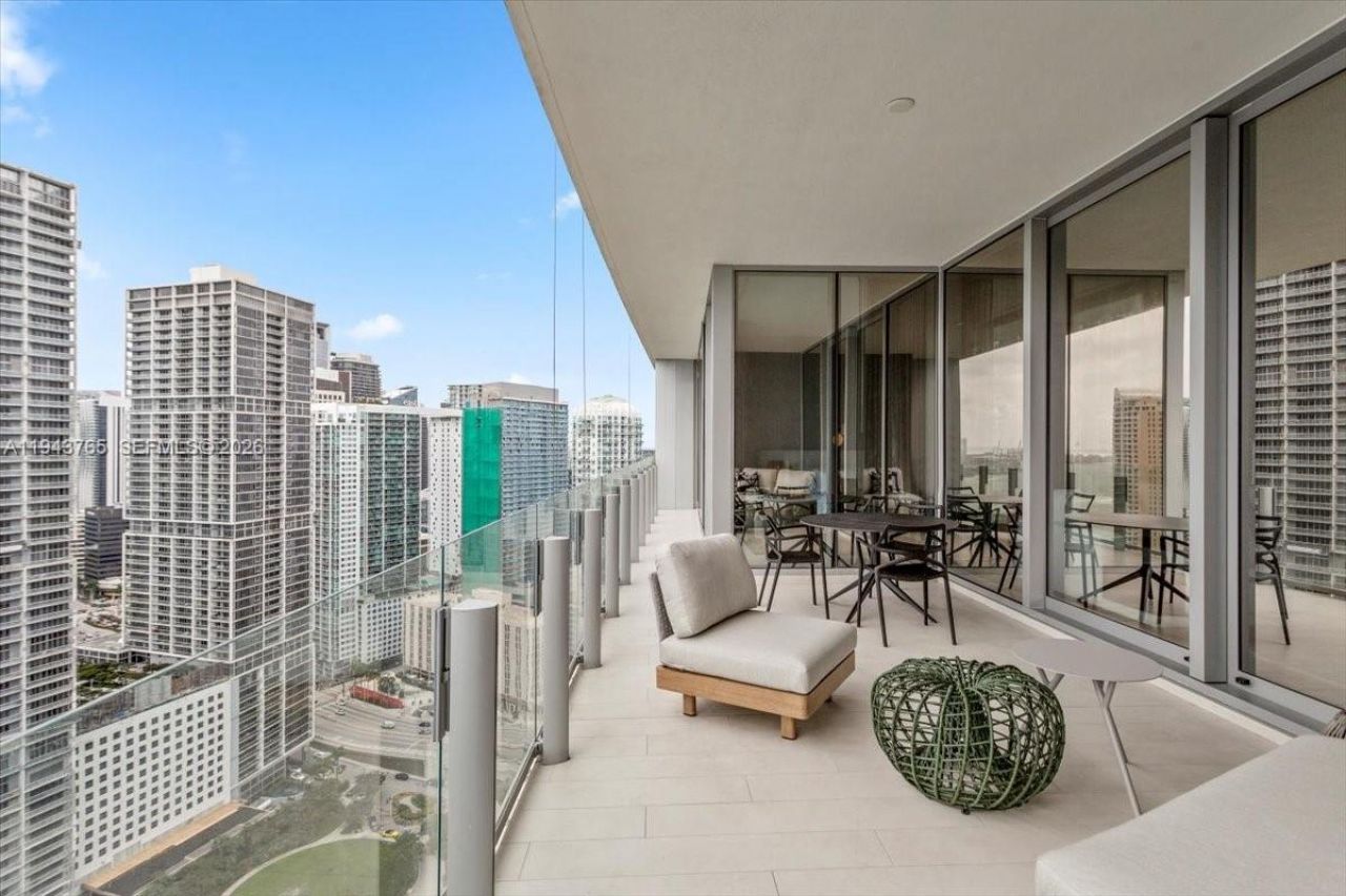 300 Biscayne Blvd Way, Unit 3403, Miami, FL 33131 Photo