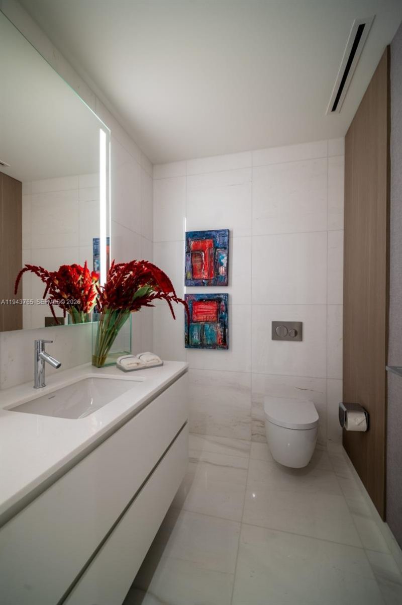 300 Biscayne Blvd Way, Unit 3403, Miami, FL 33131 Photo